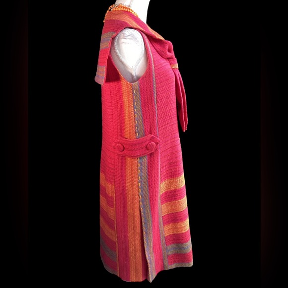 Vintage 1960’s Wool Tweed Magenta Sleeveless Dress. B31 - Picture 2 of 16